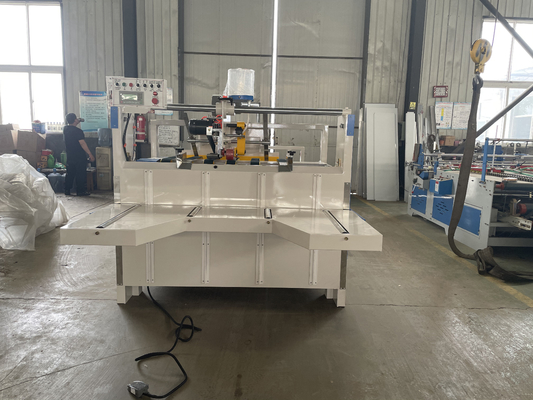कार्टन बॉक्स FGS2800 मॉडल पैकेजिंग समाधान के लिए अर्ध स्वचालित तह और गोंद मशीन
