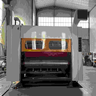 150 मीटर/मिनट अधिकतम। छोटे शीट आकार और 350/530 मिमी अधिकतम स्लॉटिंग गहराई के लिए नालीदार रोटरी स्लॉटर मशीन