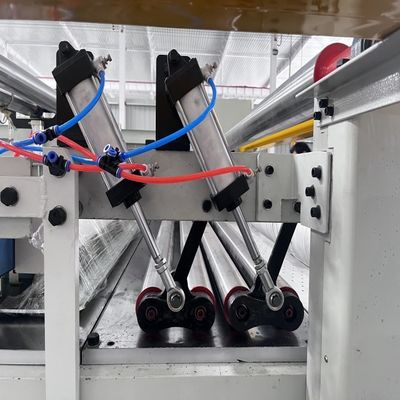 180 मीटर/मिनट डबल फेसर नालीदार कार्डबोर्ड उत्पादन लाइन के साथ वायवीय दबाव प्लेट और 2 टुकड़े अनुपात वाल्व