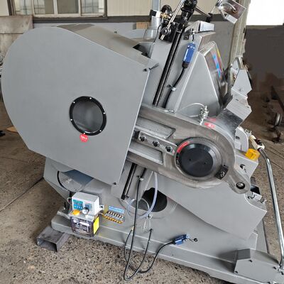 40 मीटर से कम की क्रूजिंग लंबाई वाले उच्च काटने की शक्ति और कार्डोन प्रसंस्करण सुनिश्चित करने वाले विद्युत शक्ति स्रोत के साथ नालीदार कार्डोन डाई कटिंग मशीन