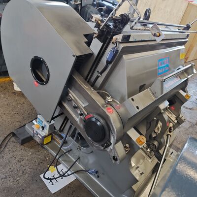 मैनुअल नालीदार कार्टन डाई कटिंग मशीन इलेक्ट्रिक पावर सोर्स कस्टम कार्टन आकार और उत्पादन लाइनों के लिए बिल्कुल सही