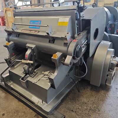 ML1200 ग्रोव्ड कार्डोन डाई कटिंग मशीन निरंतर कार्य विद्युत तेल आपूर्ति पैकेजिंग उत्पादन लाइनों के लिए आदर्श