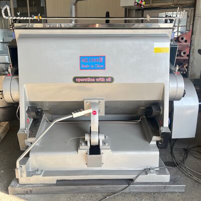 मैनुअल फीडर और मशीन वजन के साथ 7000 किलोग्राम घुमावदार कार्टन मरने काटने की मशीन 1500 किलोग्राम औद्योगिक के लिए उपयुक्त