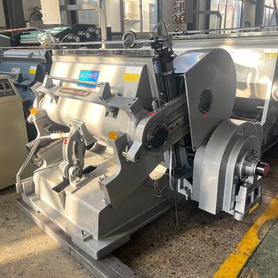 फ्लैटबेड डाई नालीदार कार्टन डाई काटने की मशीन मशीन आयाम 5129 4150 2346 मिमी और उच्च काटने सटीकता औद्योगिक के लिए आदर्श विशेषता