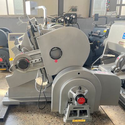 फ्लैटबेड डाई नालीदार कार्टन डाई काटने की मशीन मशीन आयाम 5129 4150 2346 मिमी और उच्च काटने सटीकता औद्योगिक के लिए आदर्श विशेषता