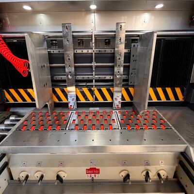 कॉरुगेटेड कार्टन फ्लेक्सोग्राफिक प्रिंटिंग मशीन डबल स्लॉटर रोटरी डाई कटर