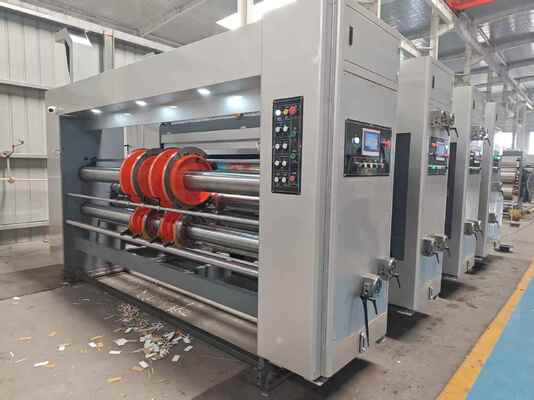 स्वचालित लीड एज फीडिंग फ्लेक्सो प्रिंटिंग स्लॉटिंग मशीन 100-130m/min गति और 7-इंच रंग टच स्क्रीन एचएमआई के साथ