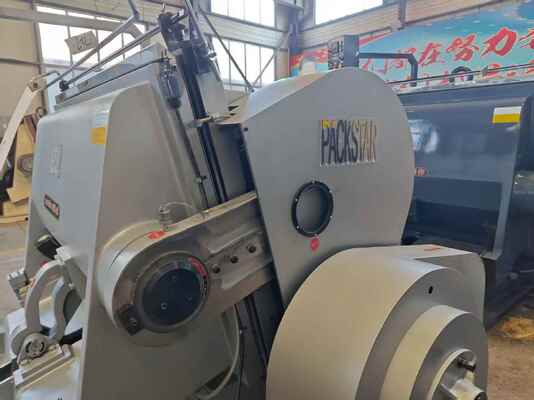 ML1500 इलेक्ट्रिक सक्शन प्लेट ब्रेक क्लच और 1500×1050 मिमी के अधिकतम प्रभावी आकार के लिए चार सुरक्षा भागों के साथ अर्ध-स्वचालित घुमावदार कार्टन डाई कटिंग मशीन
