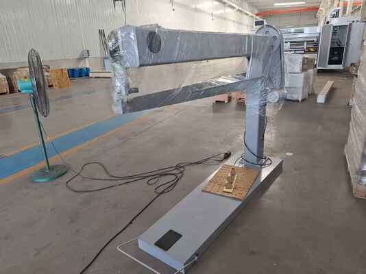 मैनुअल कार्टन बॉक्स सिलाई मशीन DZX1800 स्थिर घूर्णन संचालन के साथ उच्च गति1800mm लंबाई बेहतर पैकेजिंग के लिए