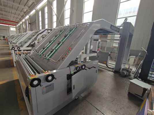 HL1600 हाई स्पीड 100pcs/मिनट स्वचालित फ्लूट लैमिनेटिंग मशीन 1600x1250mm नालीदार कार्डबोर्ड के लिए