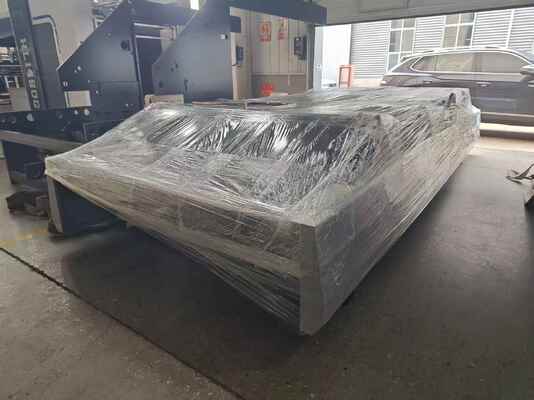 एचएल1600 हाई स्पीड 100pcs/मिनट स्वचालित फ्लूट लैमिनेटिंग मशीन 1600x1250mm आकार और स्वचालित फीडिंग के साथ